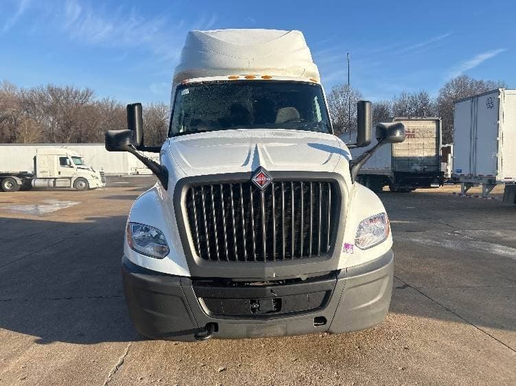 2023 International LT62F image 2