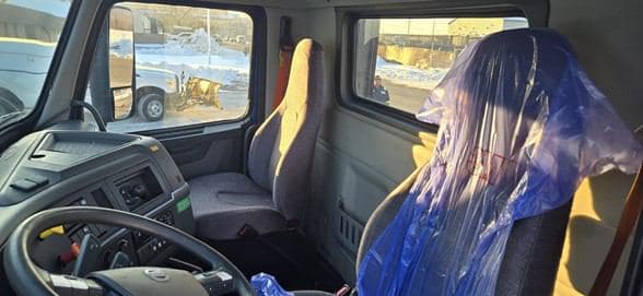 2020 VOLVO VNR42T300 TNF203027 Web image 4