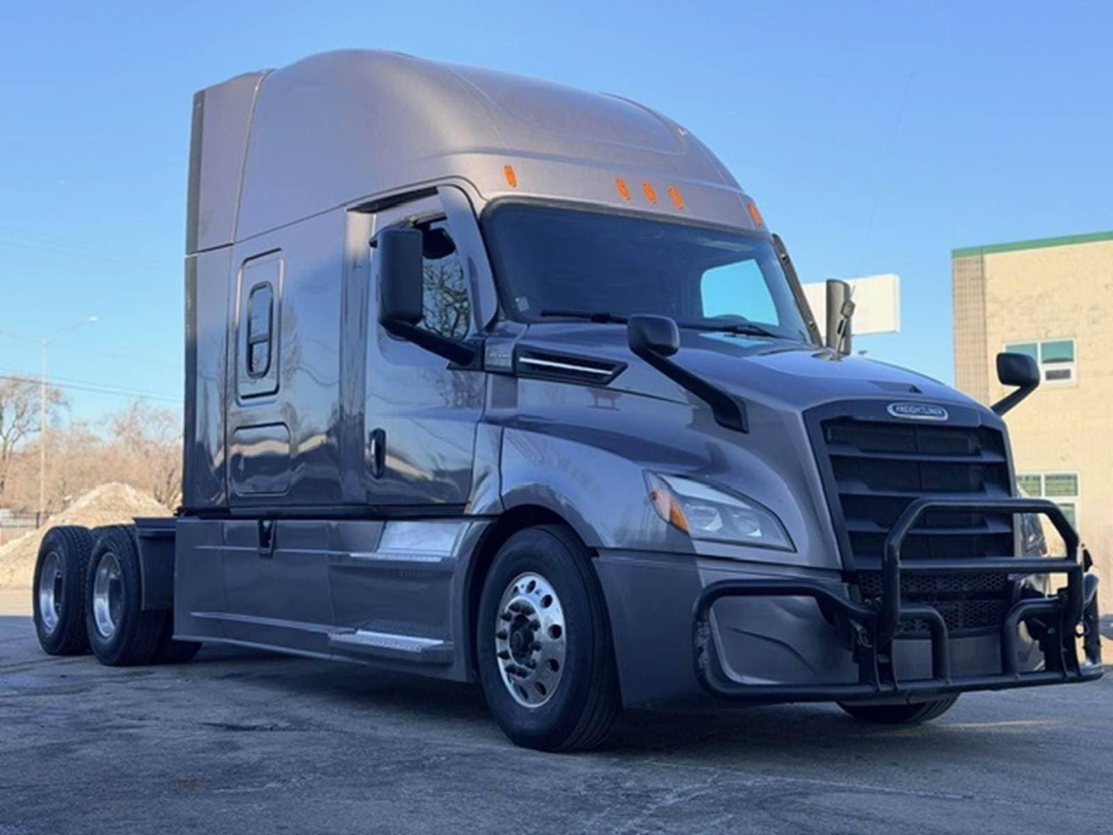 2022 Freightliner Cascadia 125 Sleeper Semi Truck - 72" Raised Roof Sleeper, Detroit 455HP, Automatic image 5