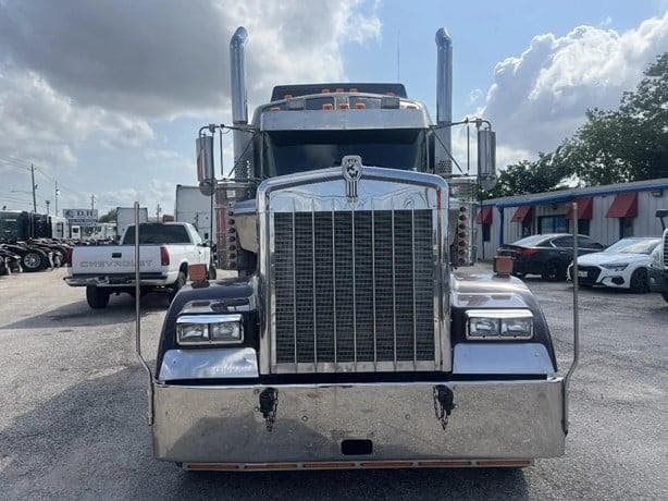 2018 Kenworth W9 Series image 3