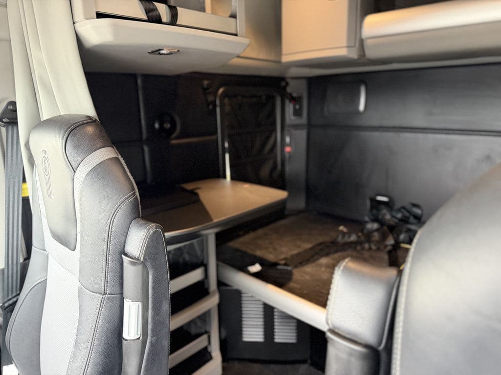 Used 2024 KENWORTH T880 image 27