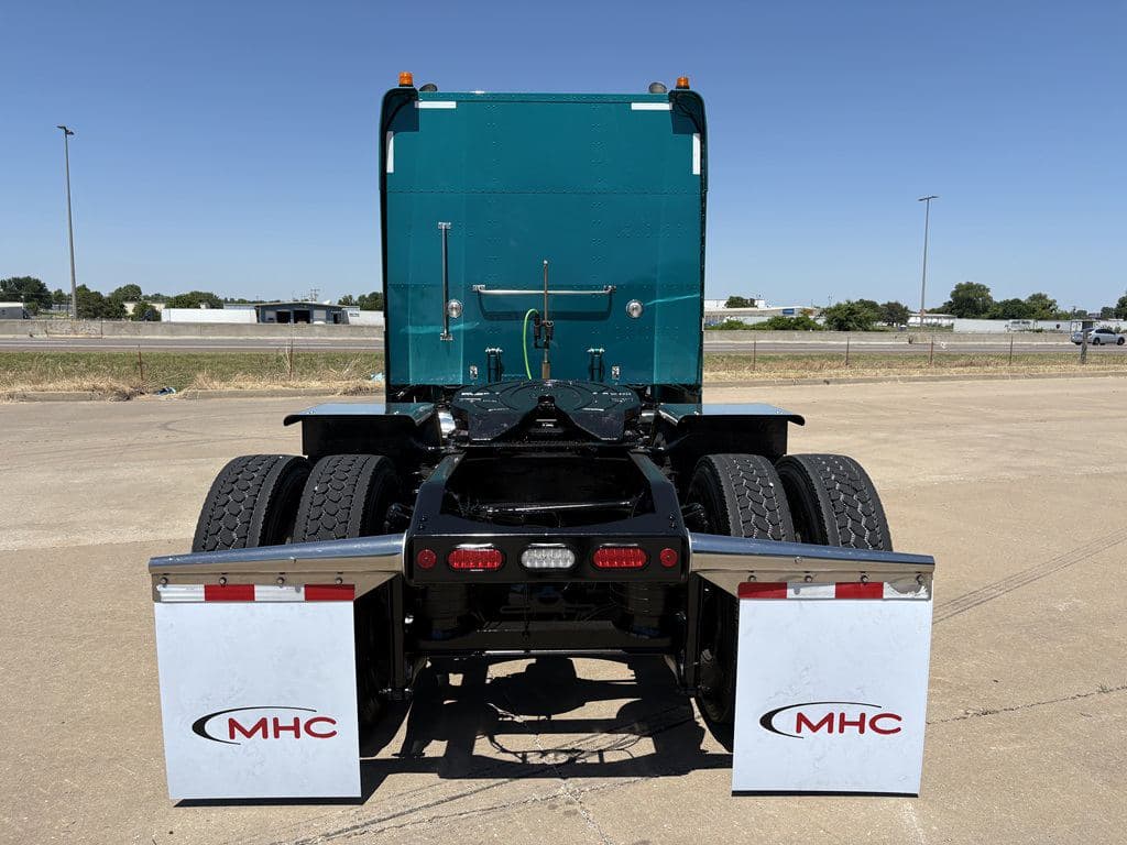 Used 2024 PETERBILT 389 image 19