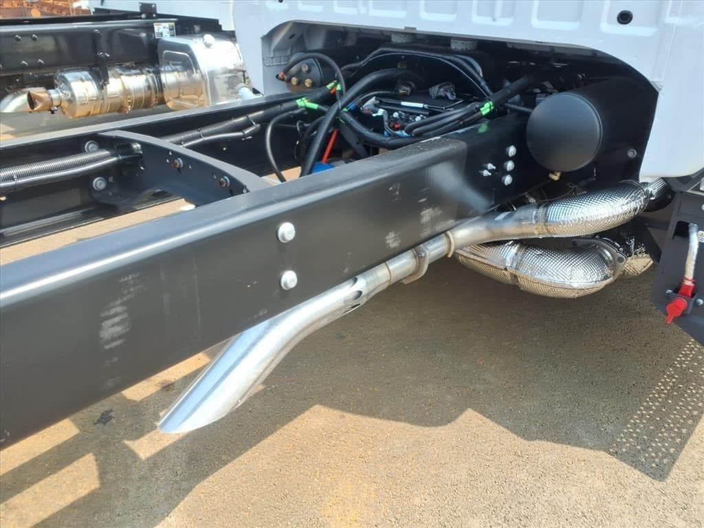 2027 Ford F750 SD image 8