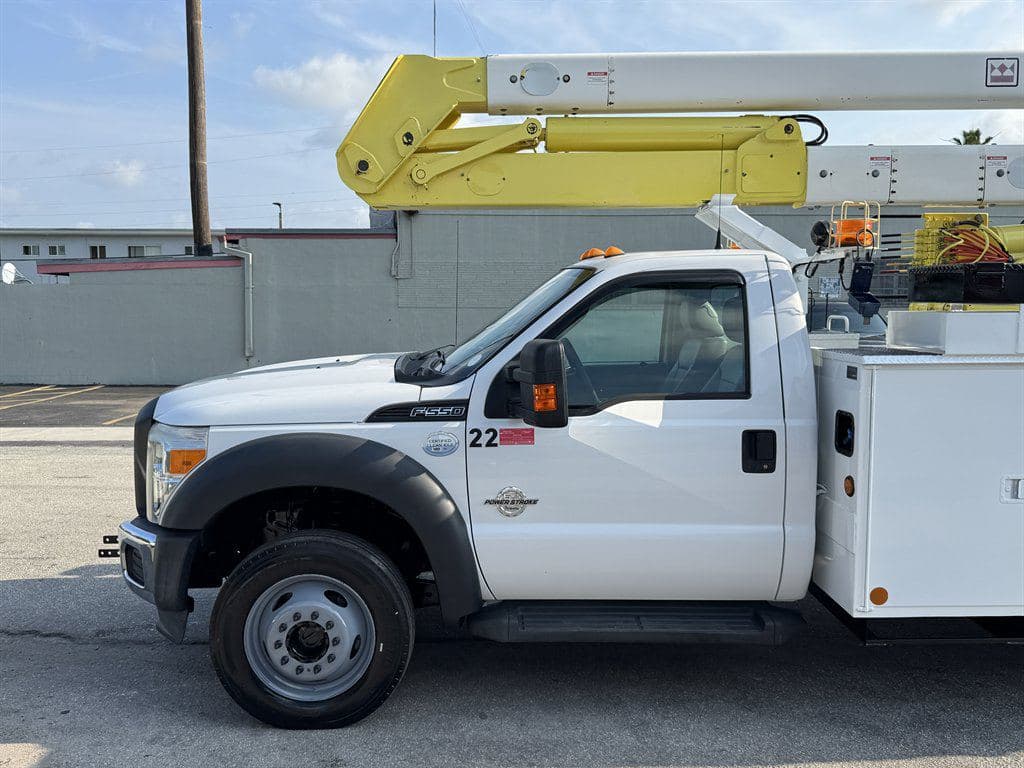 2016 Ford F550 image 6