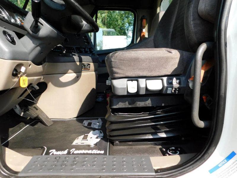 2018 Freightliner Cascadia image 14