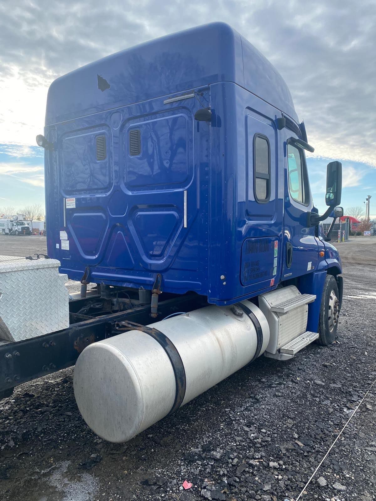 2012 Freightliner Cascadia image 6