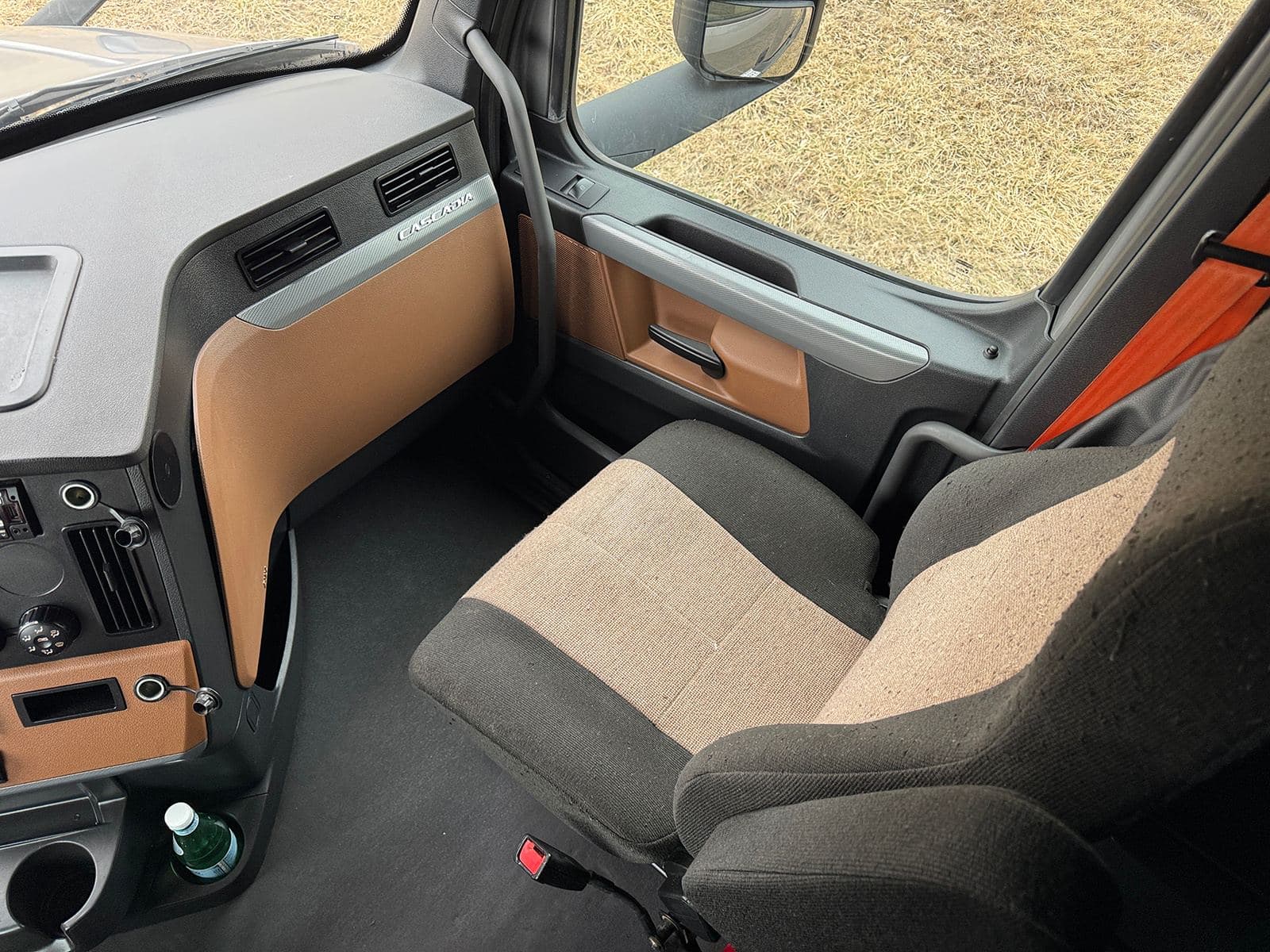 2022 Freightliner Cascadia 126 image 16