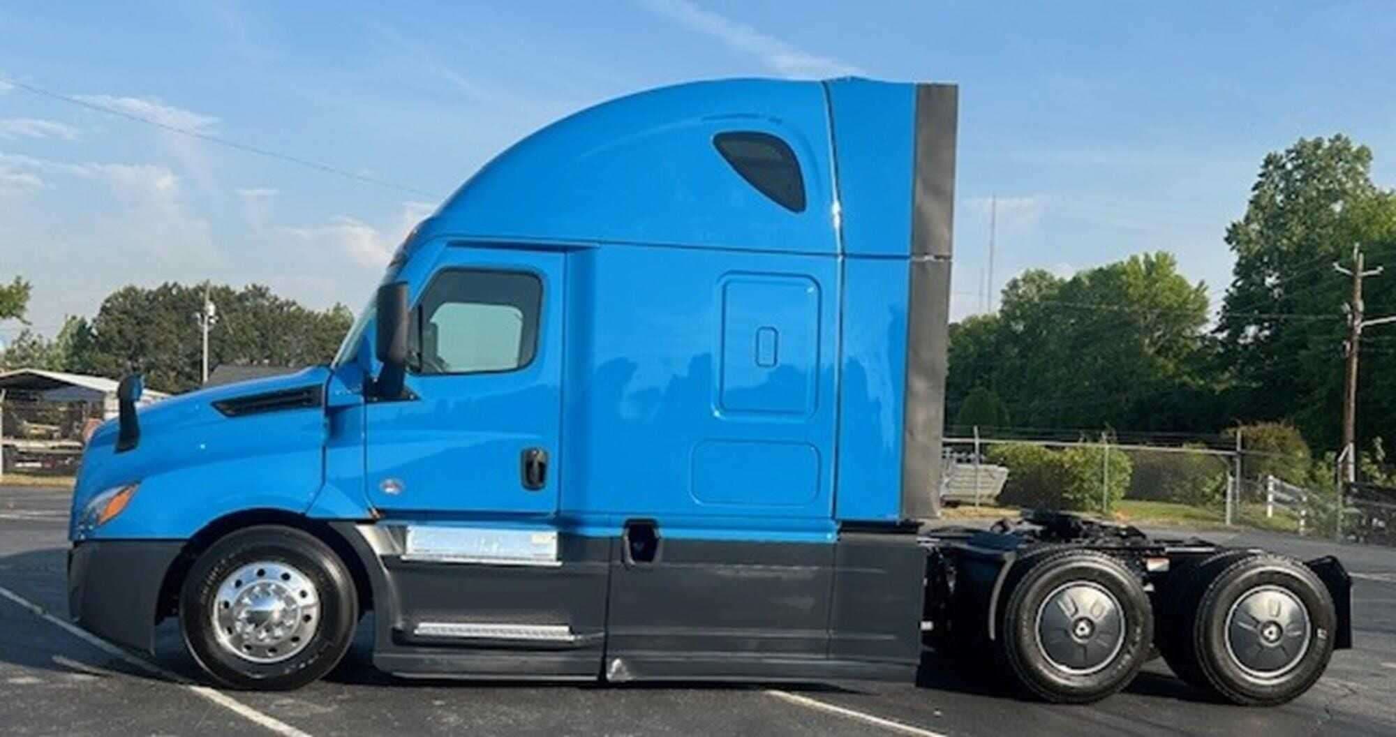 2022 Freightliner Cascadia 126 image 3