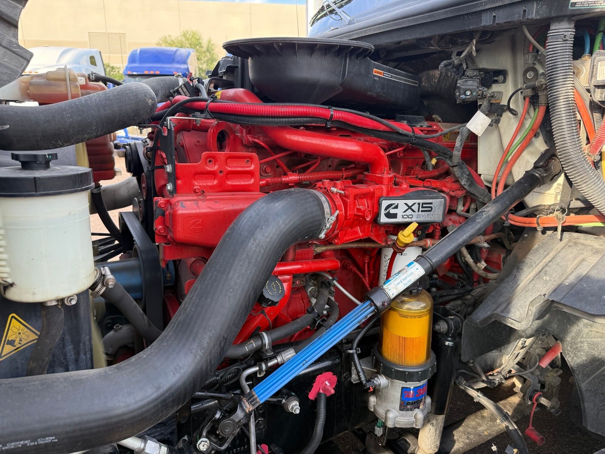 2020 International LT625 image 15