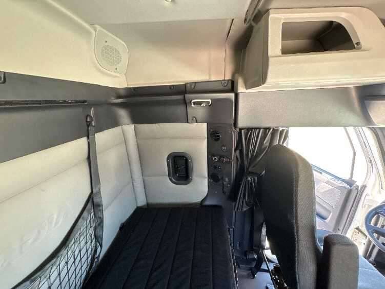 Used 2020 FREIGHTLINER CASCADIA 126 Conventional - Sleeper Truck in FORT WORTH, TX image 12