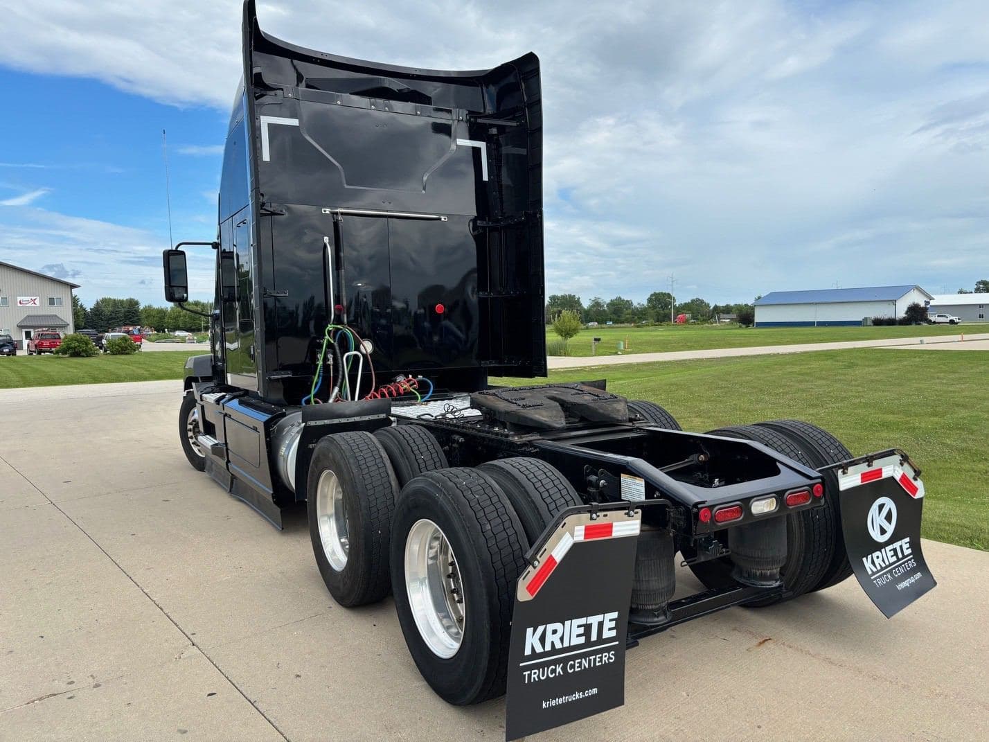 2023 Mack Anthem image 3