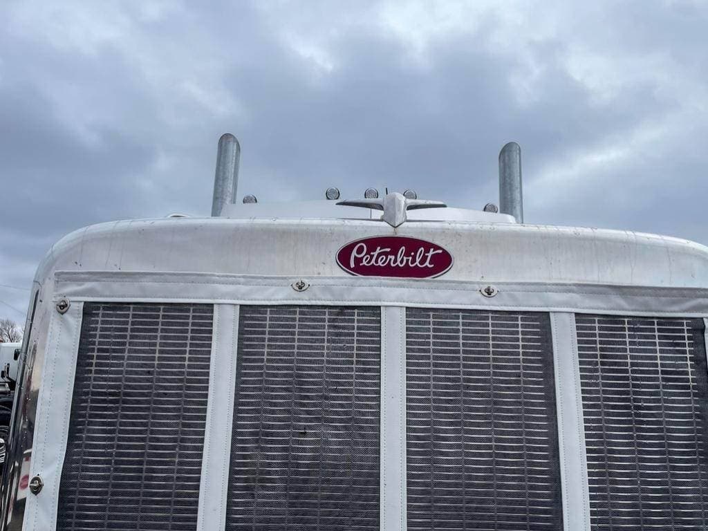 2025 Peterbilt 589 image 9