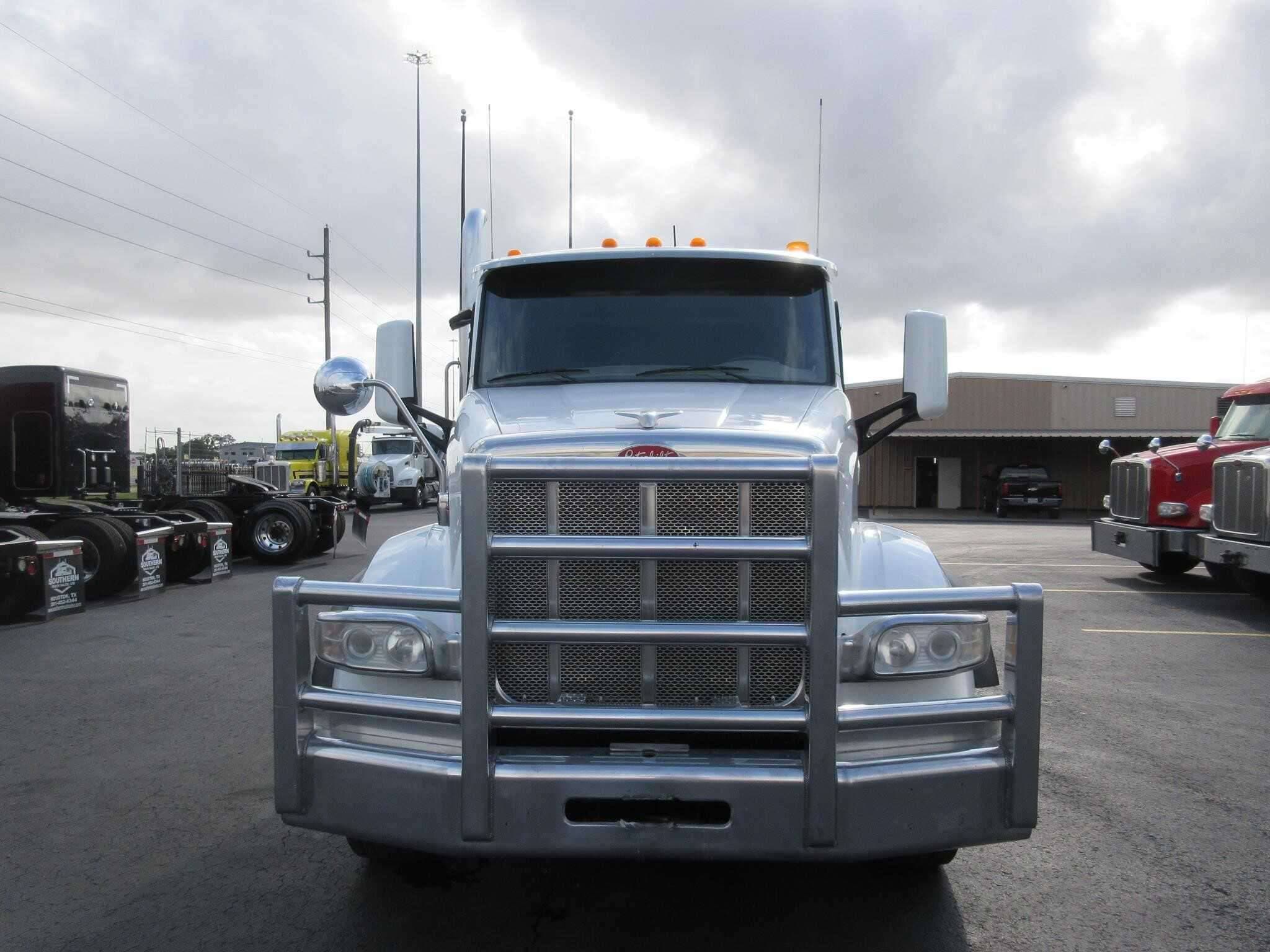 2019 Peterbilt 567 image 3