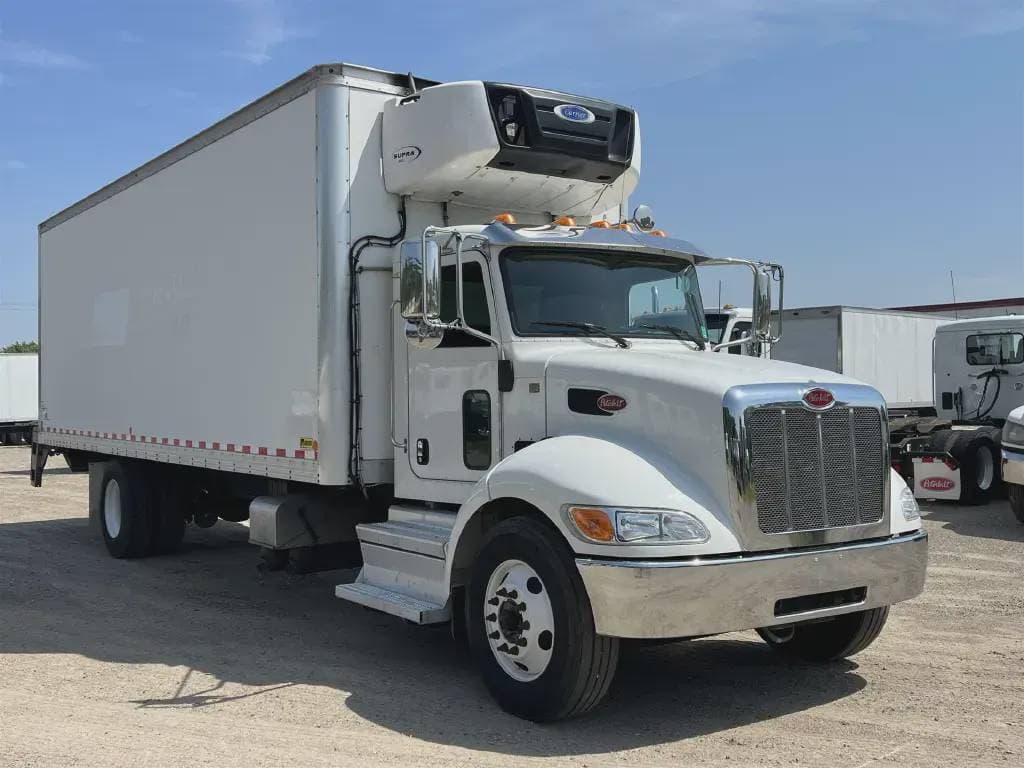 2022 Peterbilt 337 image 2