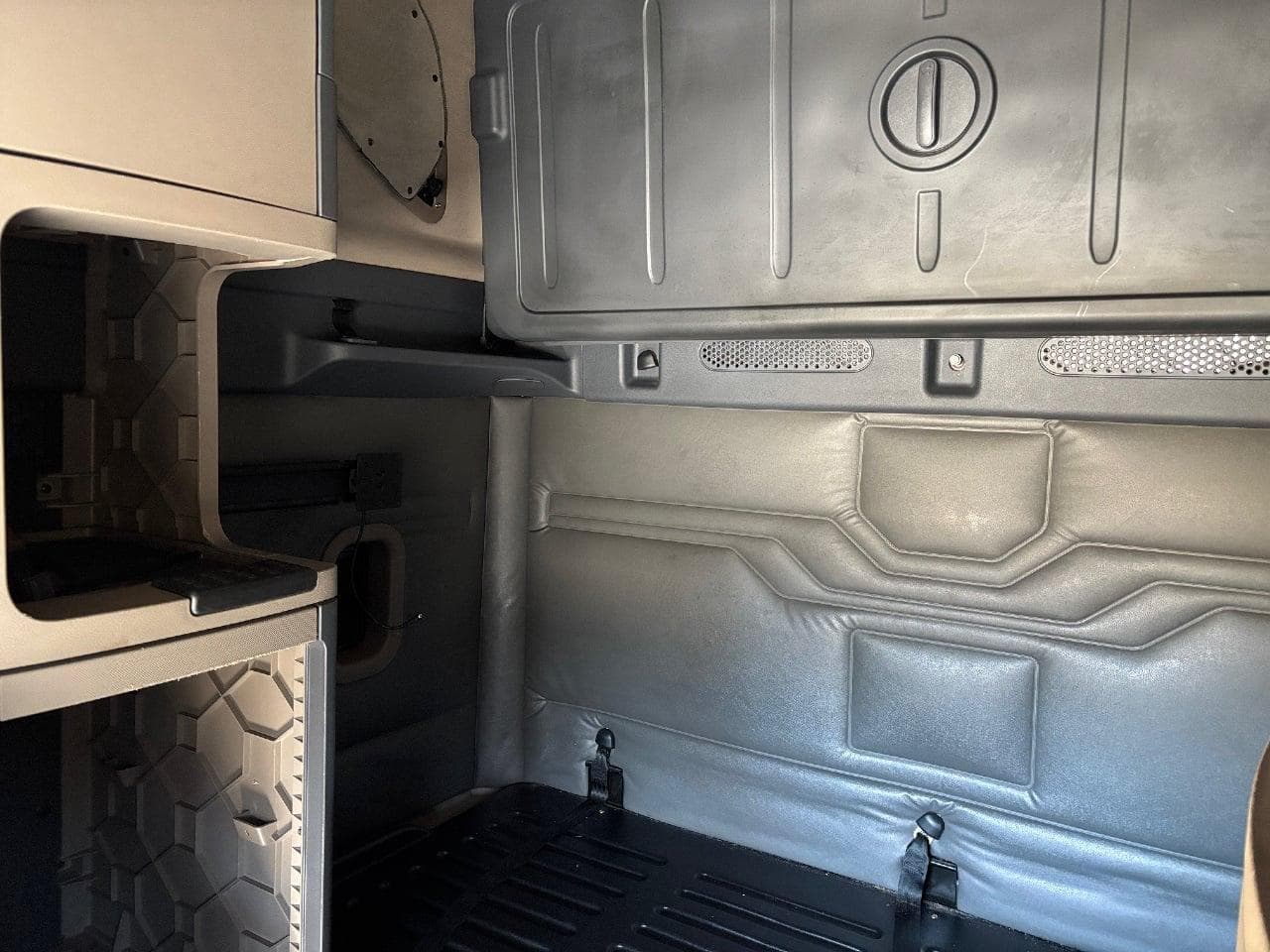 2020 Freightliner Cascadia 125 image 23