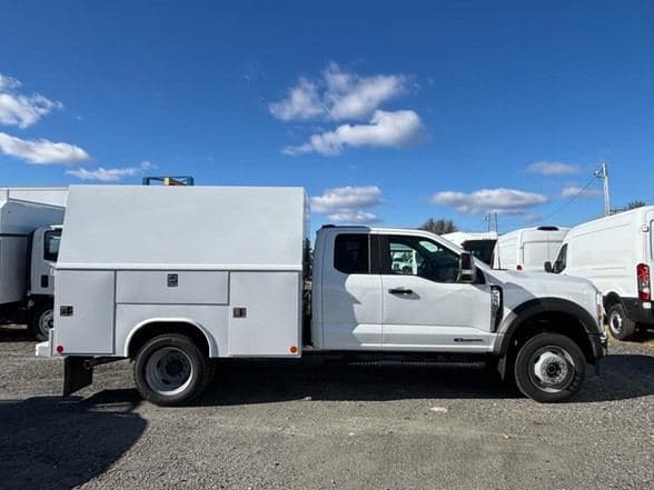 2024 Ford F550 image 2