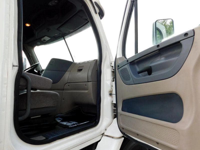 2018 Freightliner Cascadia image 36