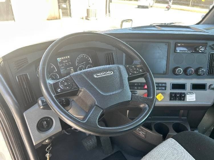 2018 Freightliner Cascadia image 7