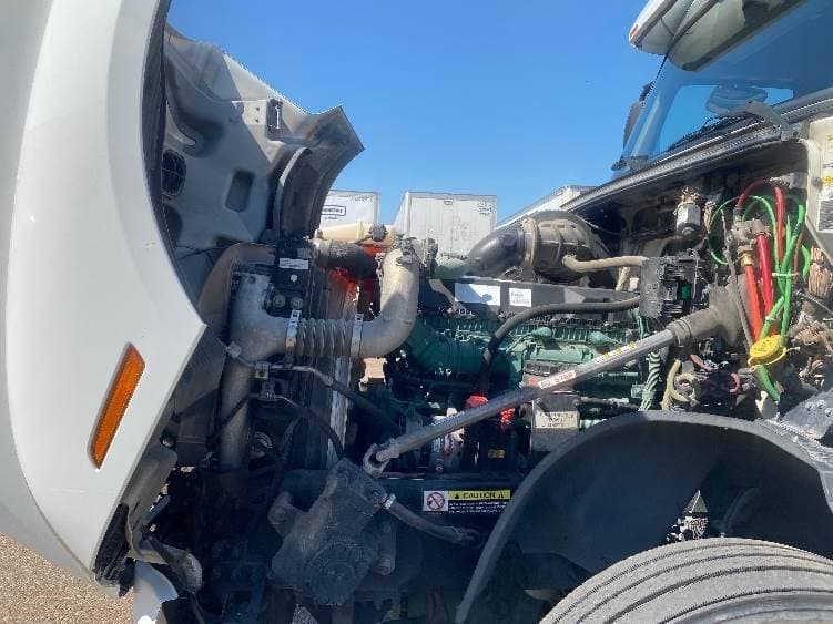 2022 Volvo VNL image 16