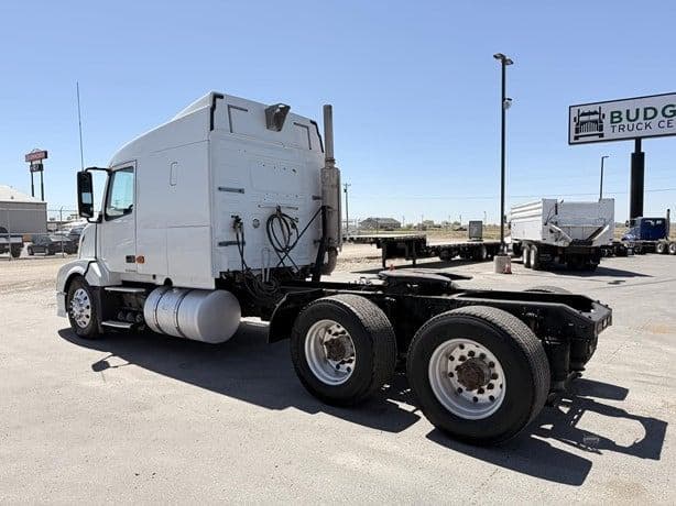 2008 Volvo VNL image 3
