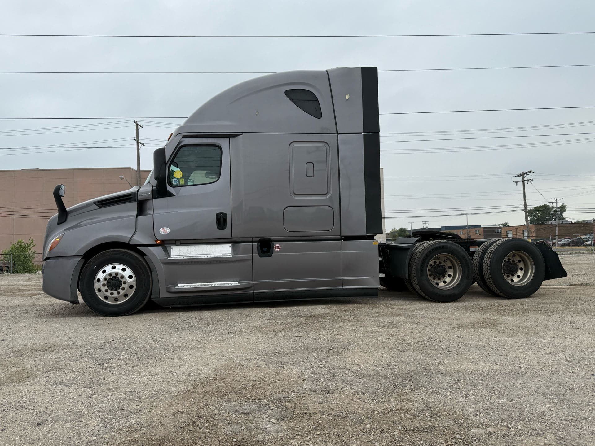 2022 Freightliner - 445k - 12k Hours - 455HP image 19