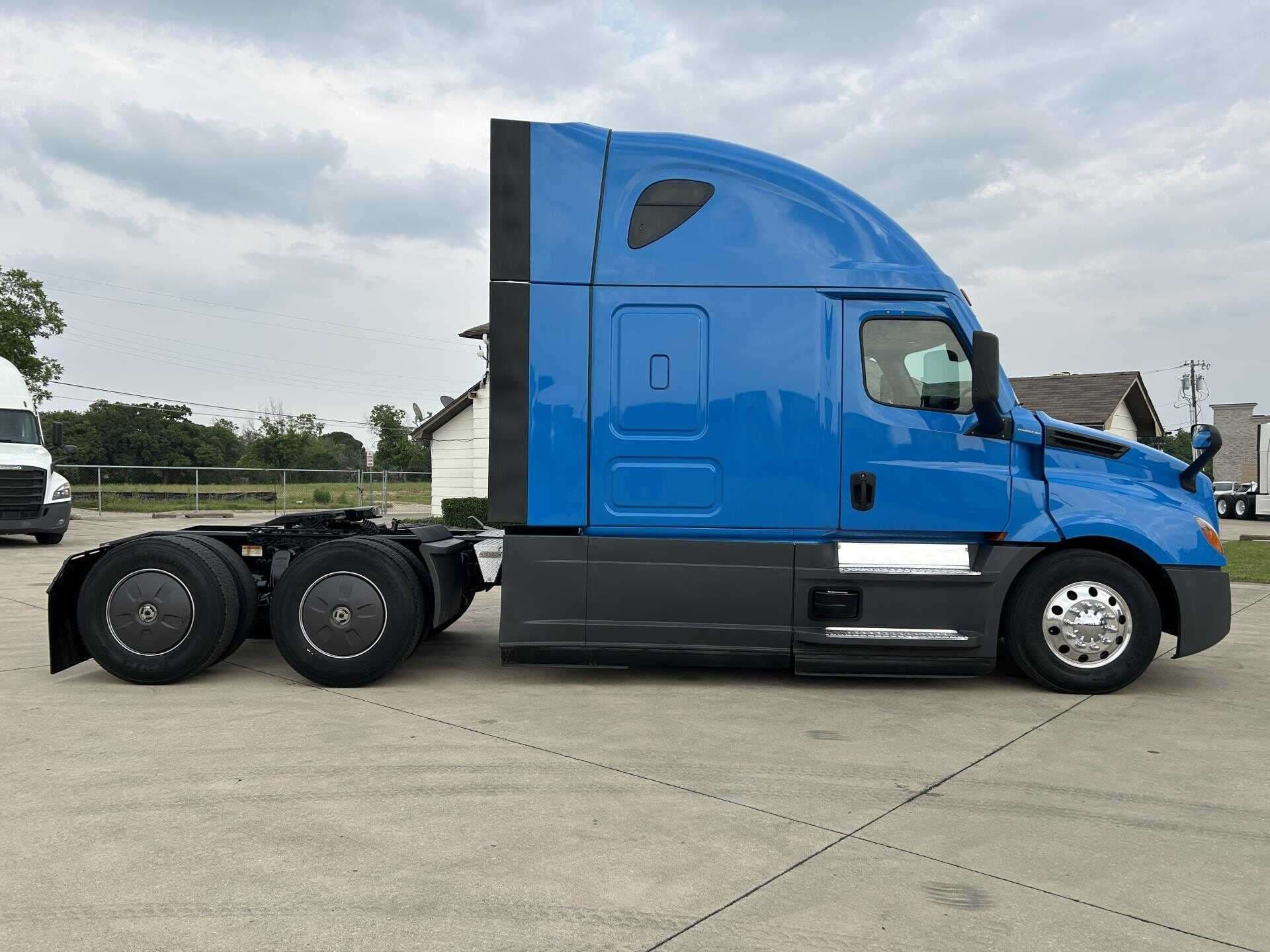2026 Freightliner Cascadia image 3