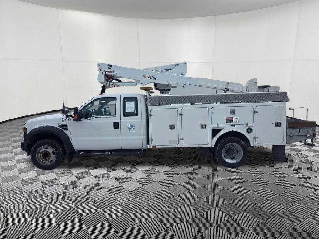 2009 Ford F-550SD XLT DRW image 4