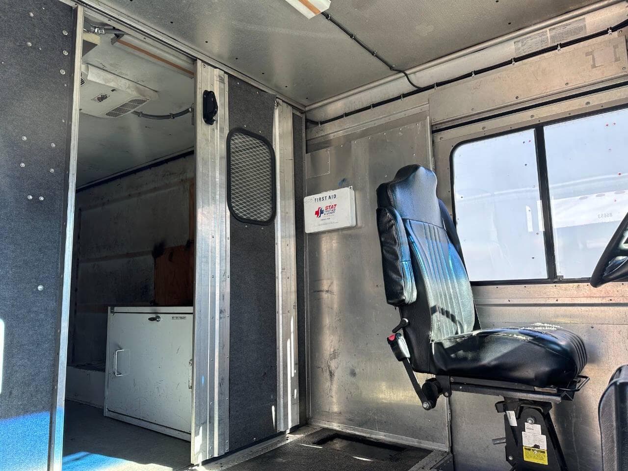 2010 Freightliner MT45 image 9