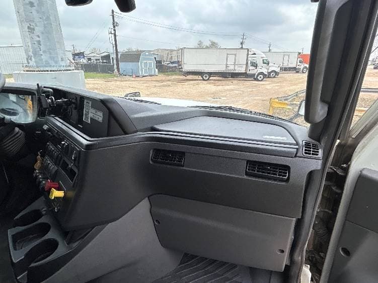 2023 International LT62F image 7