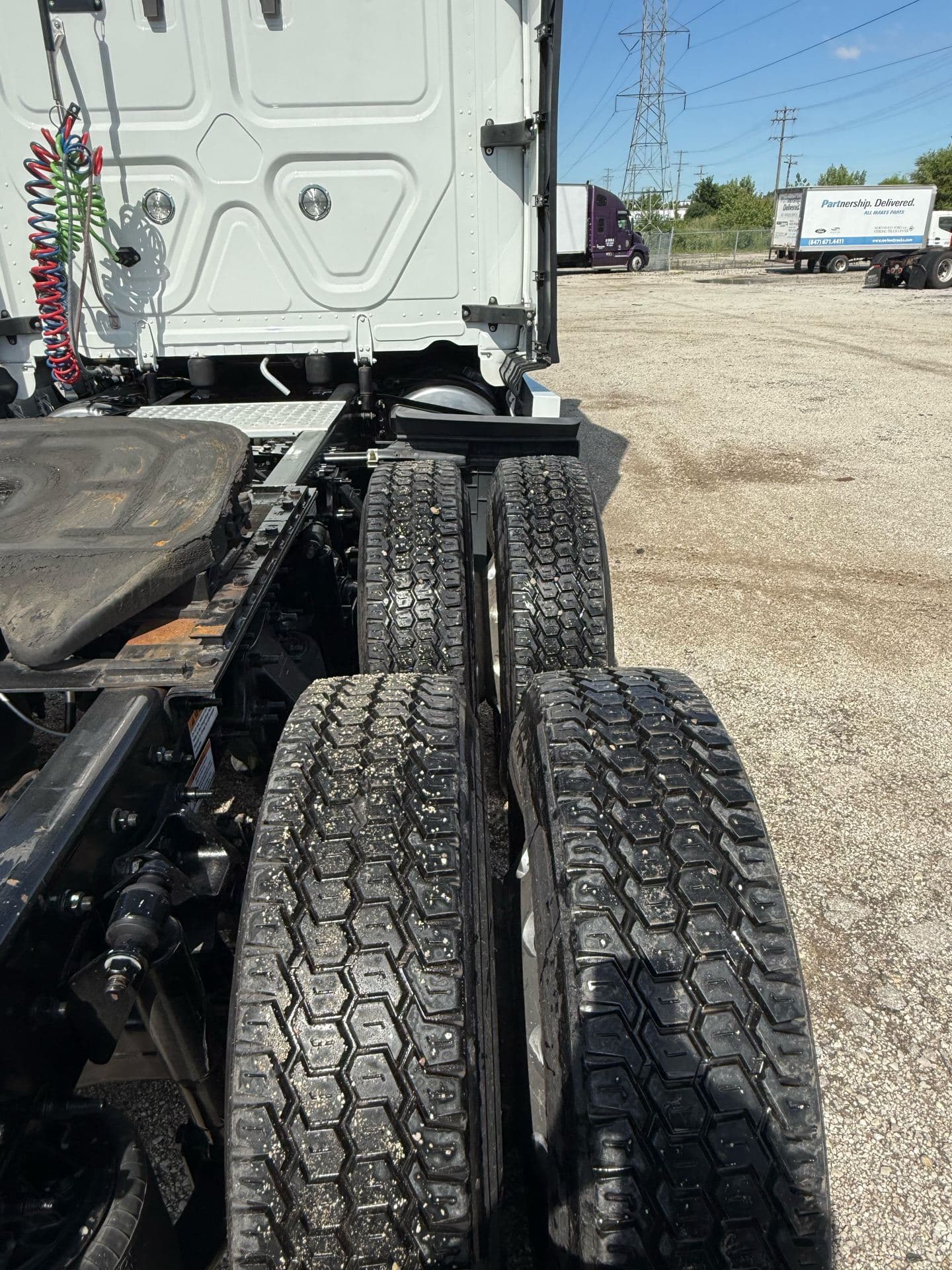 2023 Freightliner - 444k - Just 10,750 Hours! image 3