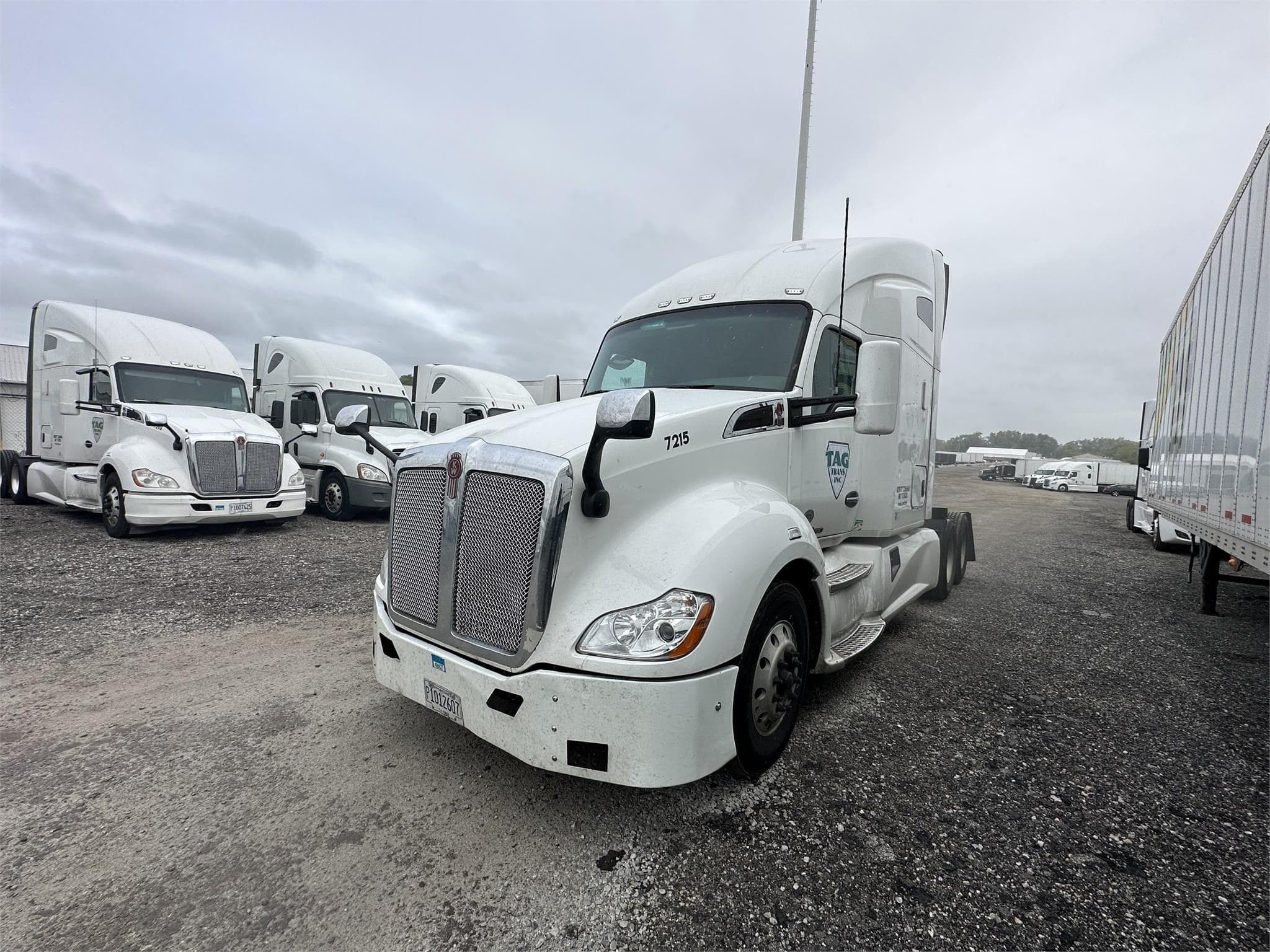 2019 Kenworth T680 image 2
