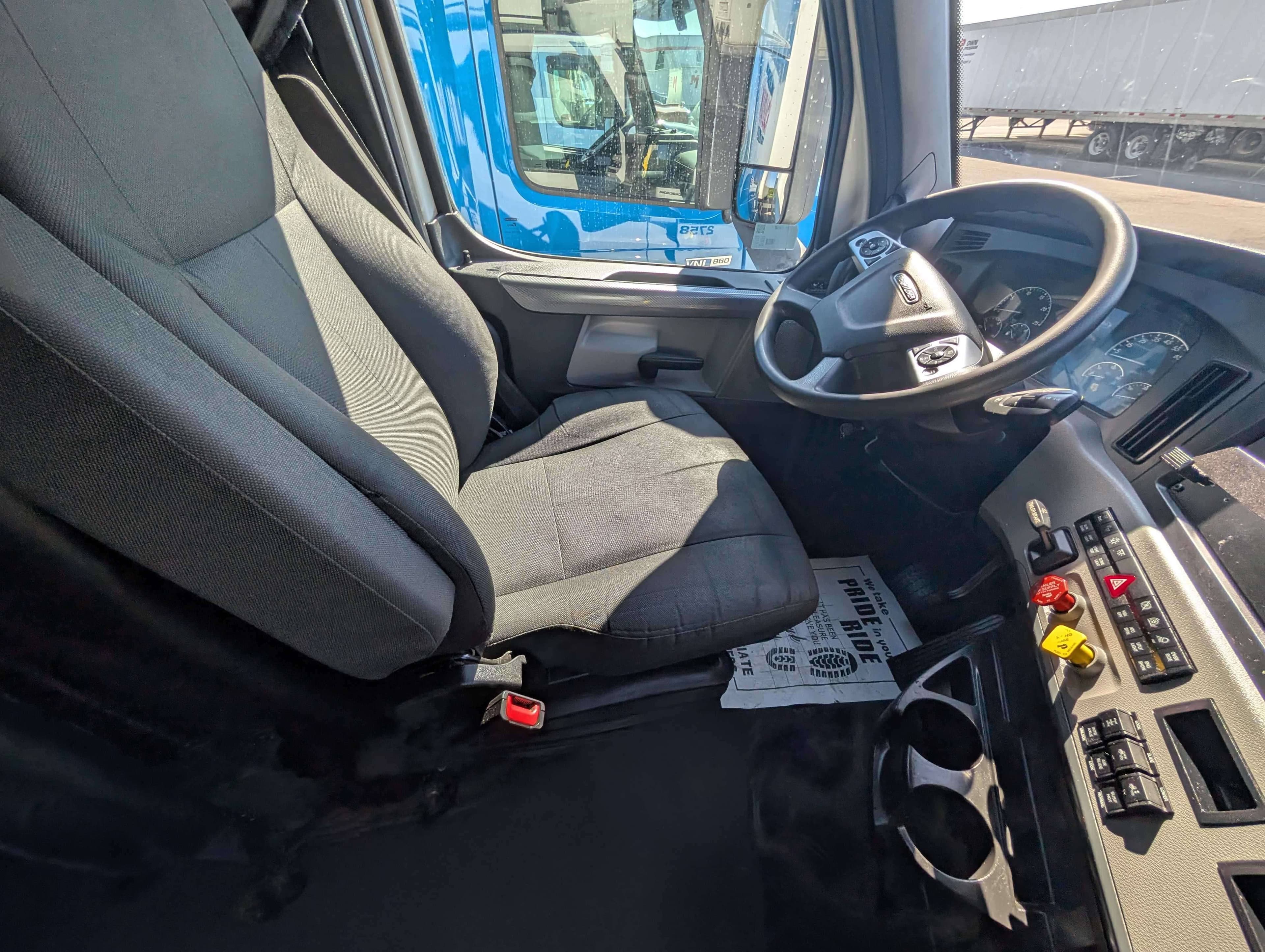 2022 Freightliner Cascadia image 6