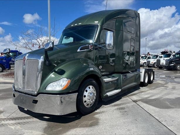 2021 Kenworth T680 image 1