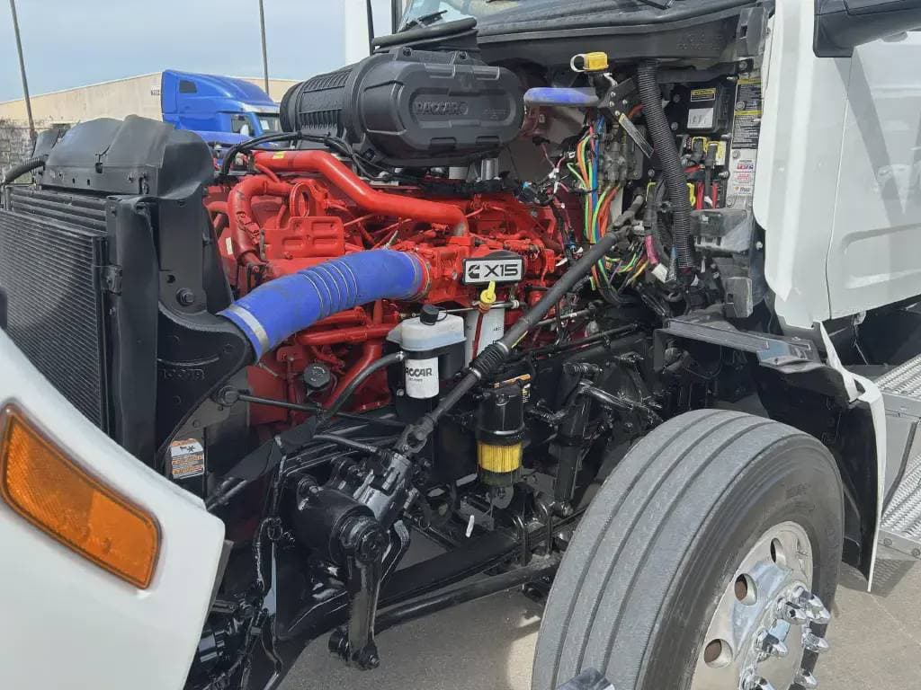 2023 Peterbilt 579 image 4