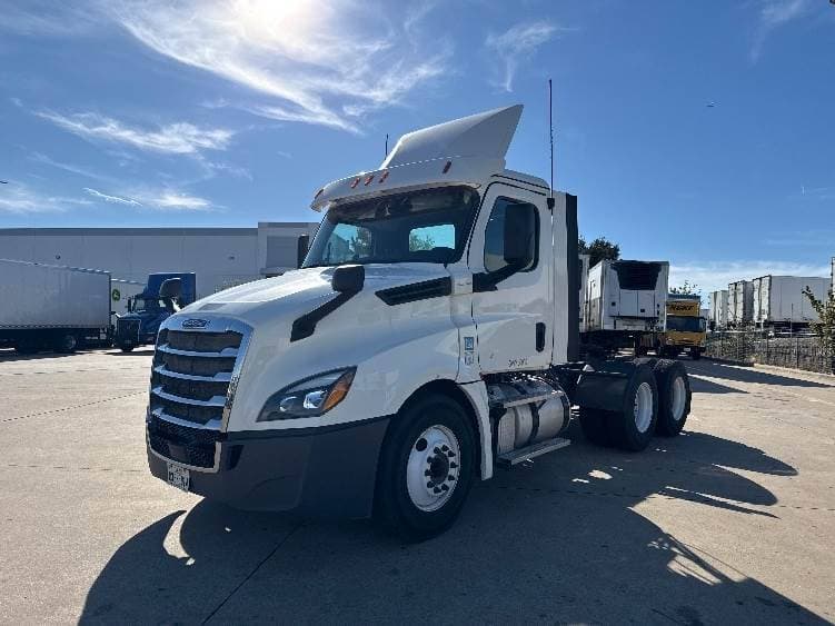 2018 Freightliner Cascadia image 1