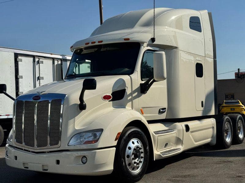 2022 Peterbilt 579 image 6