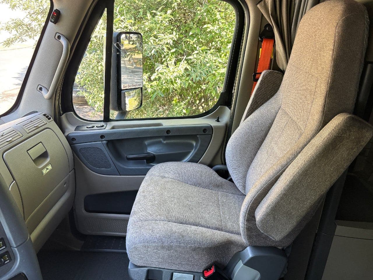 2020 Freightliner Cascadia 125 image 21