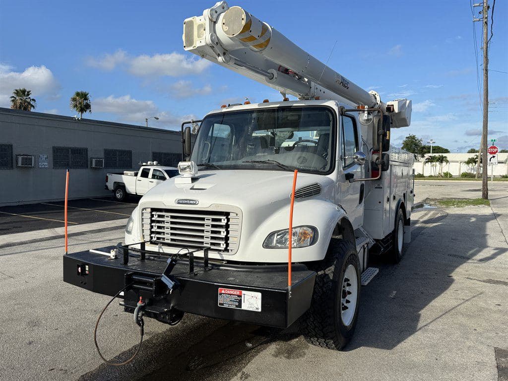 2016 Freightliner M2 106 image 3