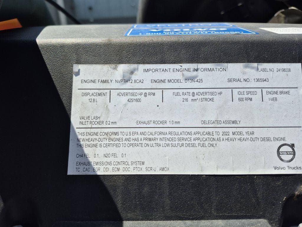 2023 Volvo VNL64T860 image 18