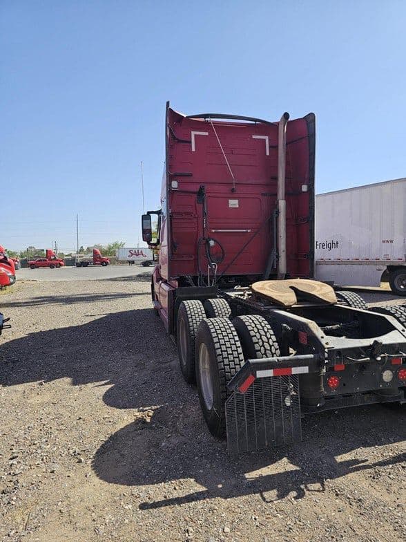 2023 Volvo VNL64T760 image 5