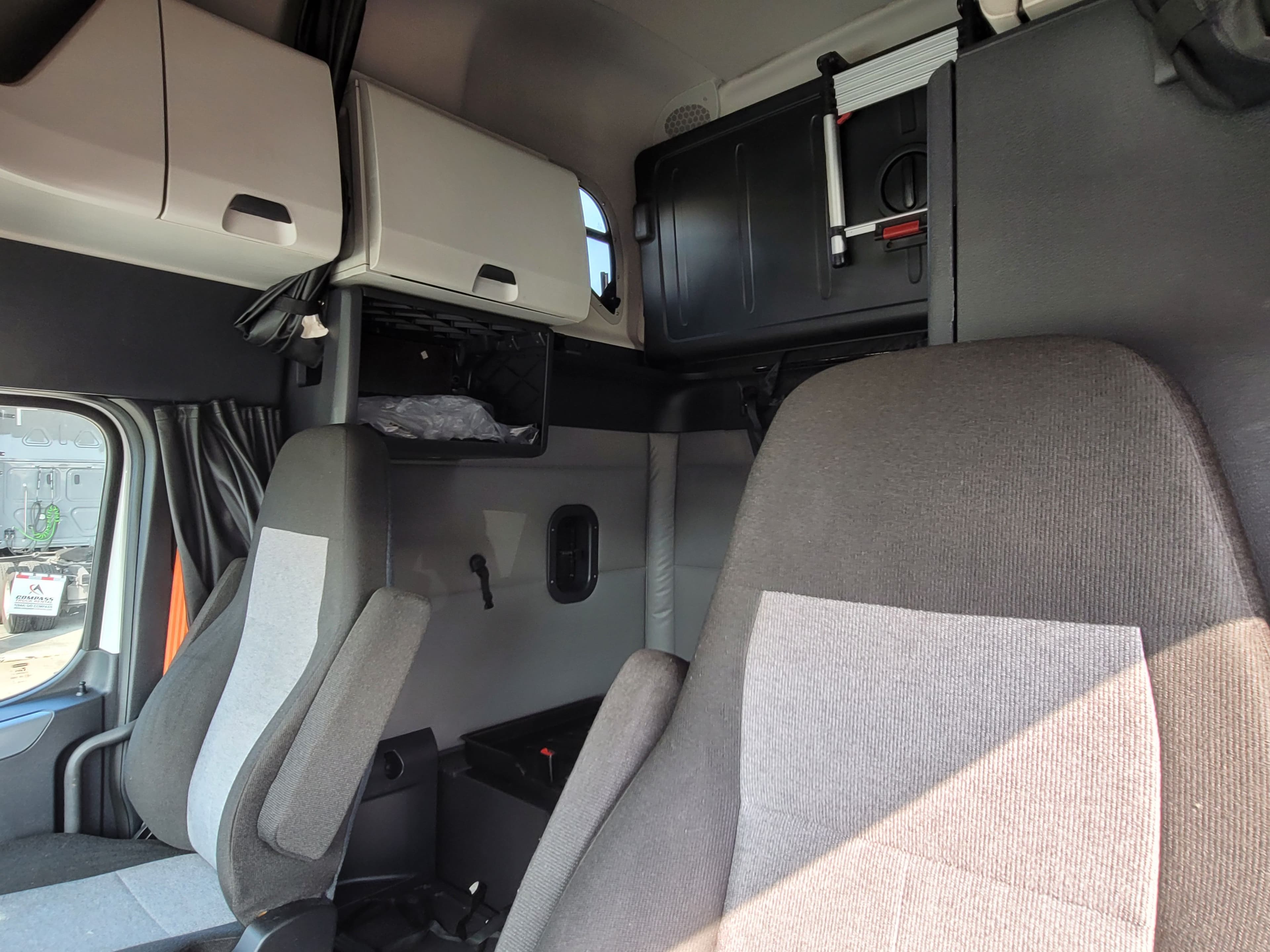 2022 Freightliner Cascadia 126 image 8