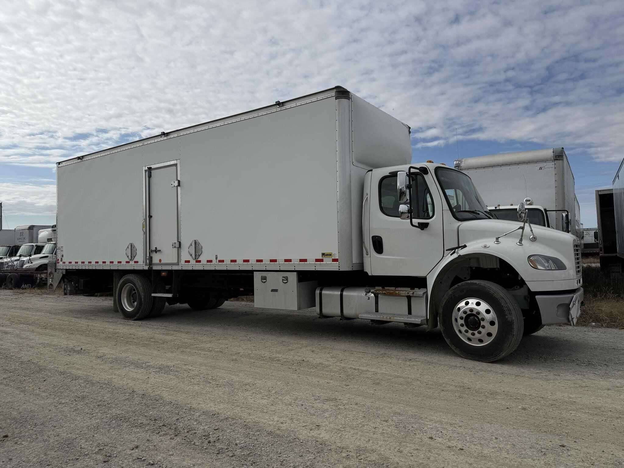 2021 Freightliner M2 image 3