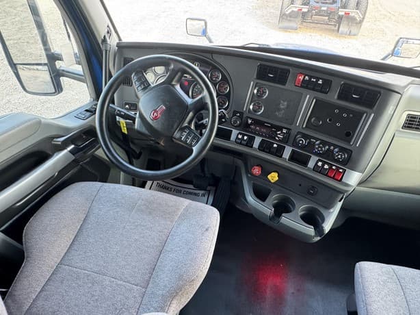 2021 Kenworth T680 image 10
