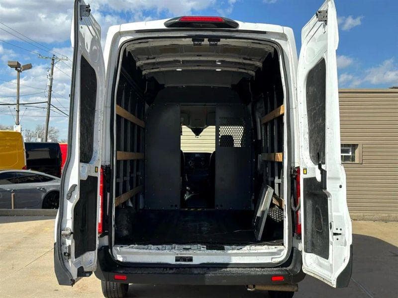 2021 Ford CF8000 image 21