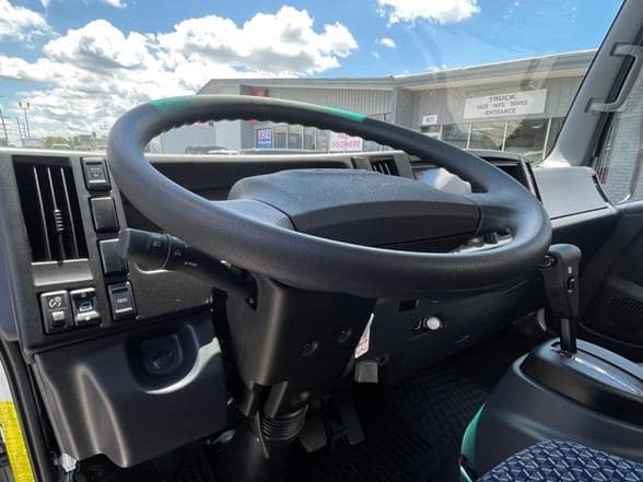 2025 Isuzu NRR image 28