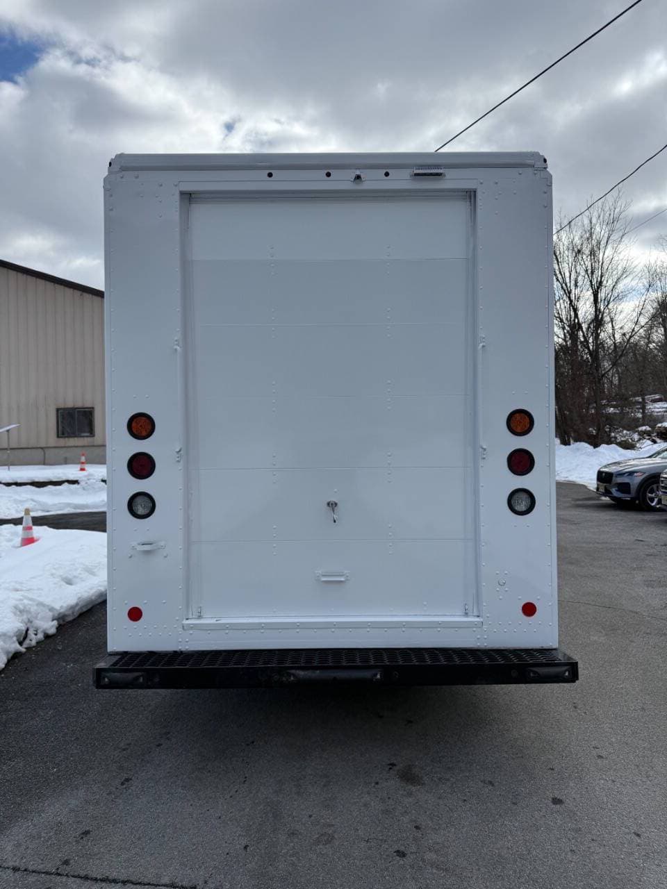 2021 Ford Stripped Chassis image 17