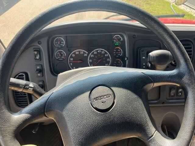 2021 Freightliner M2 image 6