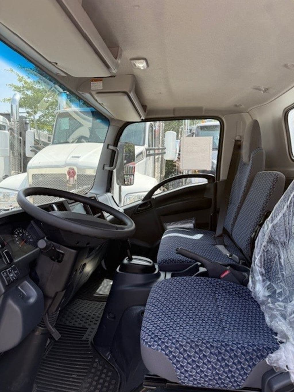 New 2025 ISUZU NRR image 16