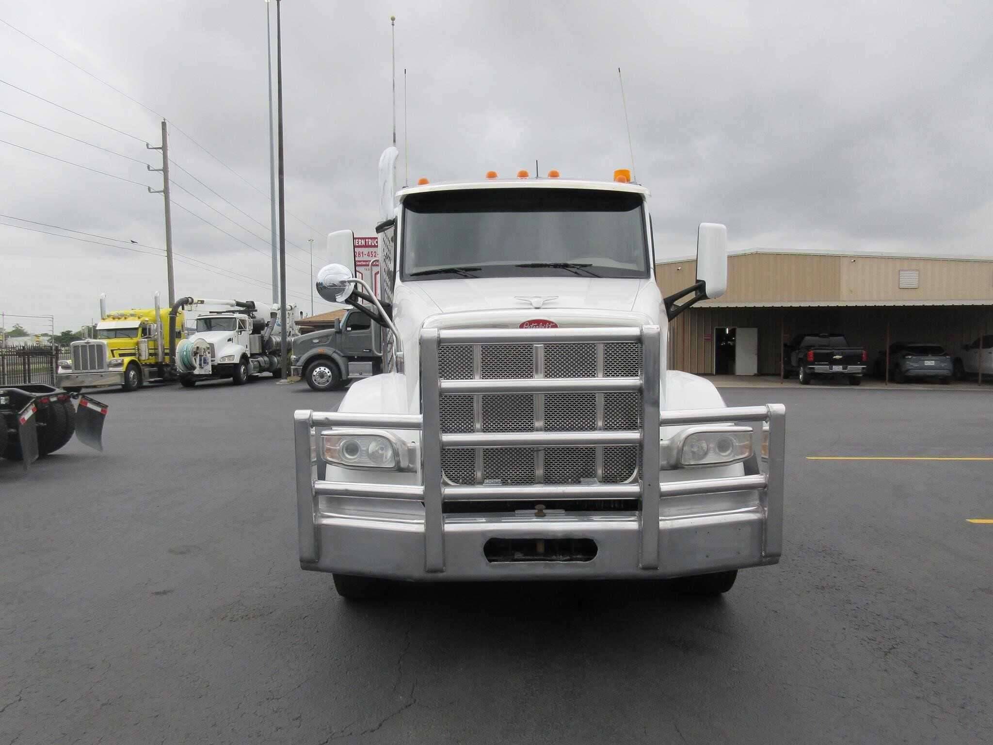 2019 Peterbilt 567 image 3