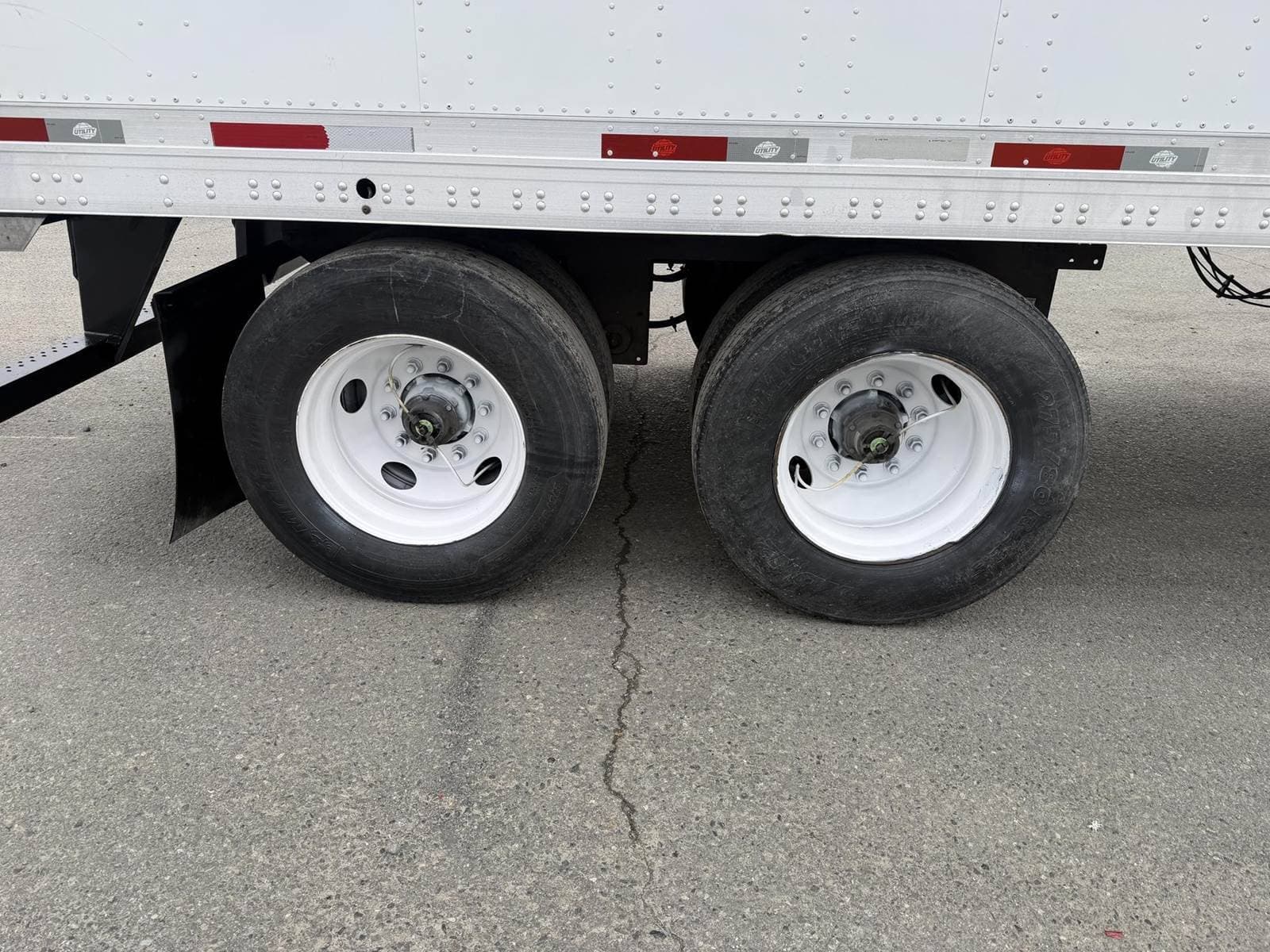 2017 Utility 4000DX 53 ft Dry Van Trailer image 7
